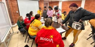 Personal de la Secretaría de Atención prestando servicios a los migrantes