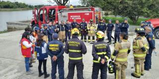 Foto de personas de entidades de gestión del riesgo de Bogotá, como lo es Bomberos