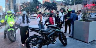 Operación Espacio Público en Bogotá le pone freno al mal parqueo en el Centro Internacional 