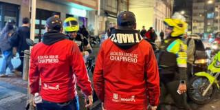 Funcionarios de la Alcaldía local y la Policía es operativo de espacio público