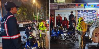 Fotos de Agentes de Tránsito sancionando a conductores por mal parqueo en Suba.