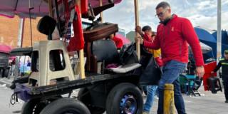 Foto: Autoridades retirando carretas del espacio público en San Victorino 