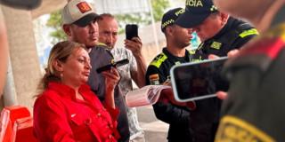 En la foto las autoridades llevando a cabo inspecciones de vigilancia y control