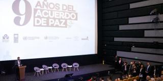 Foto del alcalde Carlos Fernando durante la conmemoración de los 9 años de la firma del Acuerdo de Paz.