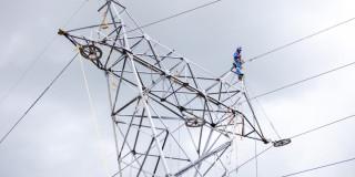 Foto que muestra trabajadores de Enel Colombia 