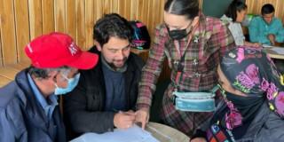 Foto de vendedores y vendedoras informales en procesos de formación con los cursos gratis del IPES.