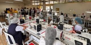 Foto de las nueva máquinas de confección entregadas al Centro de Desarrollo Comunitario La Victoria.