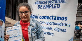 Ciudadana en una feria de empleo Foto: Secretaria Distrital de Desarrollo Económic
