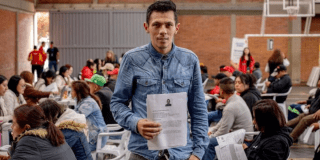 Ciudadano en una feria de empleo Foto: Secretaria Distrital de Desarrollo Económic