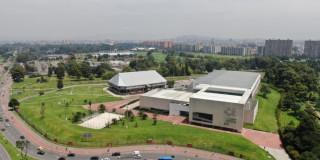 Foto exterior del Complejo Acuático de Bogotá