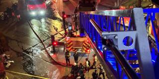 En la foto el incendio estructural en San Victorino 