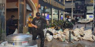 Foto que muestra bolsas de residuos en la calle