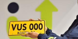 Placa de carro matriculado en Bogotá 