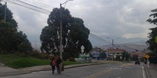 Foto de una vía de la localidad de Ciudad Bolívar en Bogotá