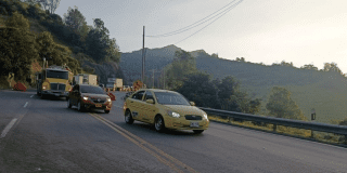 Imagen de varios vehículos transitando en la Vía al Llano
