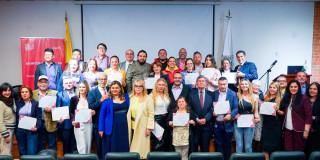 En la foto aparecen todos los miembros del Consejo Distrital de Propiedad Horizontal 