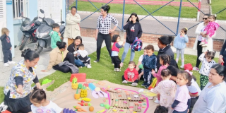 Imagen de varios niños y niñas en una de las actividades de Integración Social