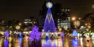 Imagen de la Plaza de Bolívar en Navidad
