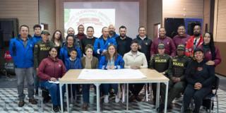 en la foto todos los participantes del paco en la mesa de diálogo