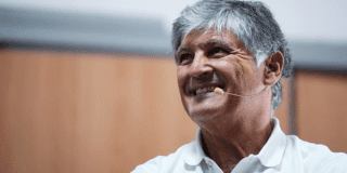 Imagen de primer plano de Toni Nadal en conferencia 