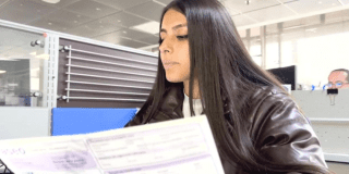 Imagen de usuaria de la Empresa de Acueducto y Alcantarillado de Bogotá