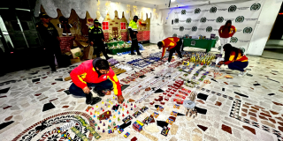 Imagen de distinto tipo de pólvora incautada