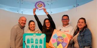 En la foto varias personas que hicieron parte de su creación 