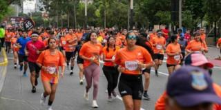 Foto de atletas en la carrera 'Xiaomi Pop Run' en Bogotá.