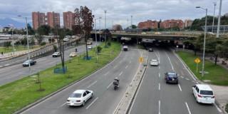 Foto de vehículos transitando por la avenida Boyacá en Bogotá-