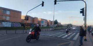 Foto de una intersección semafórica en Bogotá