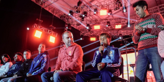 Imagen panorámica de funcionarios y deportistas