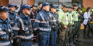 Foto de agentes de tránsito y policías 