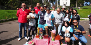 Imagen de deportistas en la premiación 