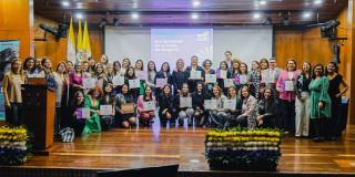 En la foto el grupo de muejres que recibieron este sello