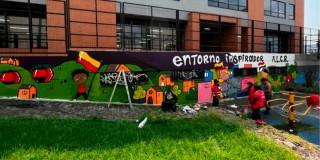 Foto de un mural y de un espacio que fue embellecido y recuperado