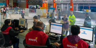 Foto de funcionarios de la Secretaría de Hacienda 