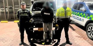 En la foto un capturado por hurto a un vehículo en Ciudad Bolívar