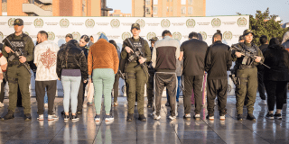 Imagen de las personas capturadas por el GAULA.