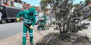 Foto que muestra un trabajador de Ciudad Limpia