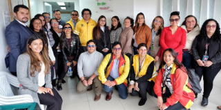 Imagen de funcionarios posando para la foto