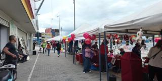 Foto de feria de emprendimientos en la calle 72 