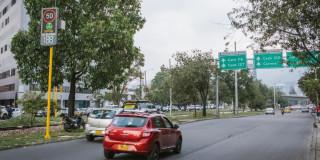Foto de un panel informativo para reducir el exceso de velocidad en Bogotá 