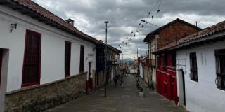 Foto panorámica de una calle de la ciudad de Bogotá, Colombia