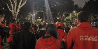 Imagen de funcionarios de la Alcaldía Local de Chapinero durante el operativo