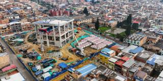 Foto de un frente de obra del TransMiCable San Cristóbal