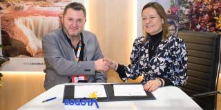 Foto de la firma del acuerdo entre Bogotá e Impulsa Igualdad en España, durante la Feria Internacional de Turismo (FITUR) 2026.