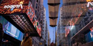 Foto de la proyección de marca ciudad de Bogotá en la Gran Vía de Madrid de España.