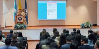 Foto de la presntación del aplicativo web de la Aeronáutica Civil para trámites de alturas para infraestructura de telecomunicaciones.