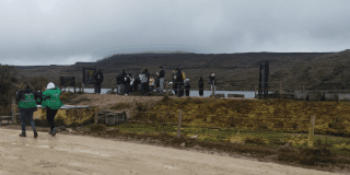 Foto los estudiantes en un páramo de Bogotá 