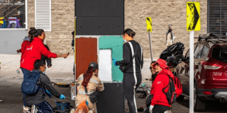 Foto de funcionarios del Distrito en jornada de limpieza 